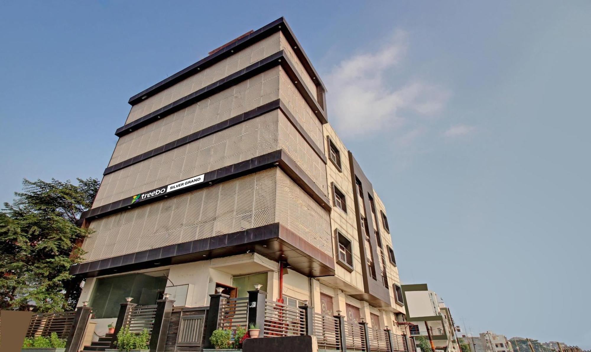 Treebo Silver Grand New Agreement Lucknow Esterno foto
