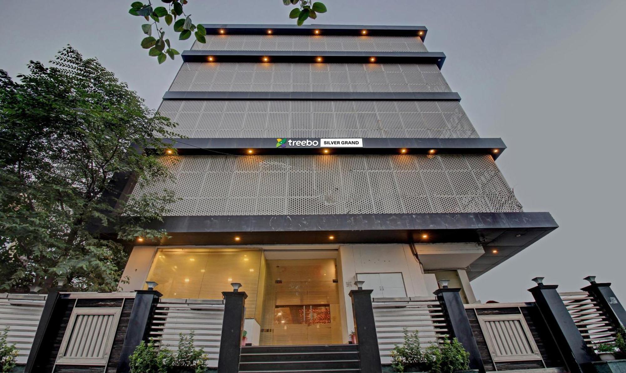 Treebo Silver Grand New Agreement Lucknow Esterno foto